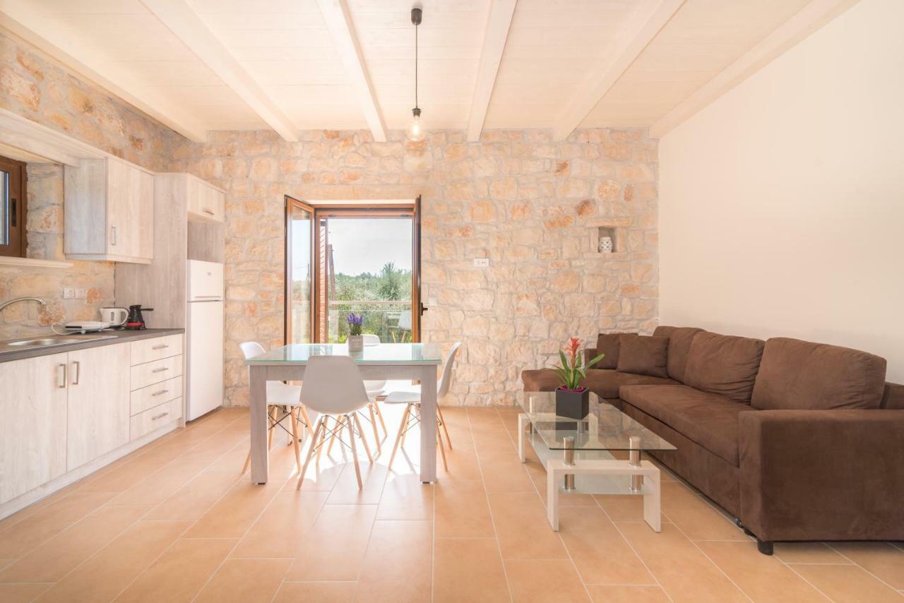 Green Stone Villas Apartments Kalamákion Extérieur photo