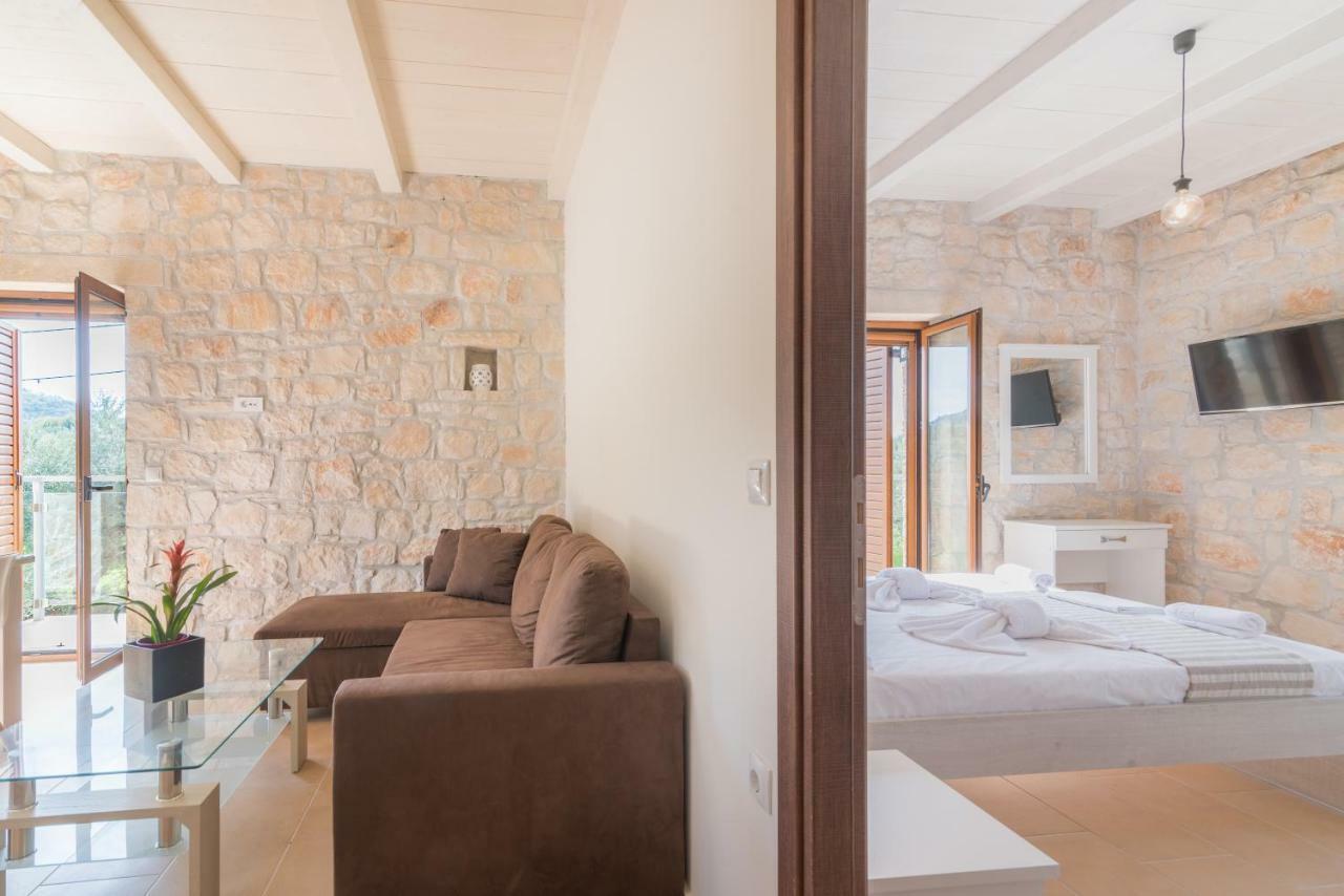 Green Stone Villas Apartments Kalamákion Extérieur photo