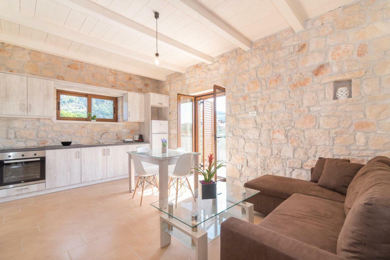 Green Stone Villas Apartments Kalamákion Extérieur photo